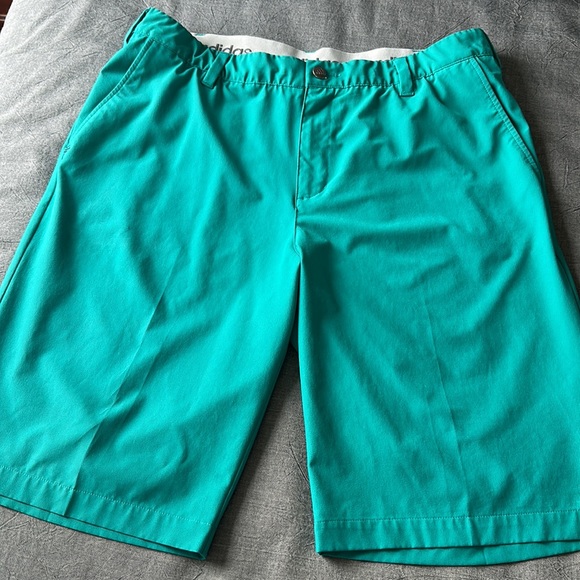 Men’s adidas green golf shorts. Size 35 - Picture 2 of 6
